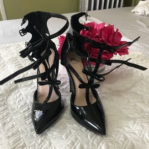 Chic and stylish mini bows shoes